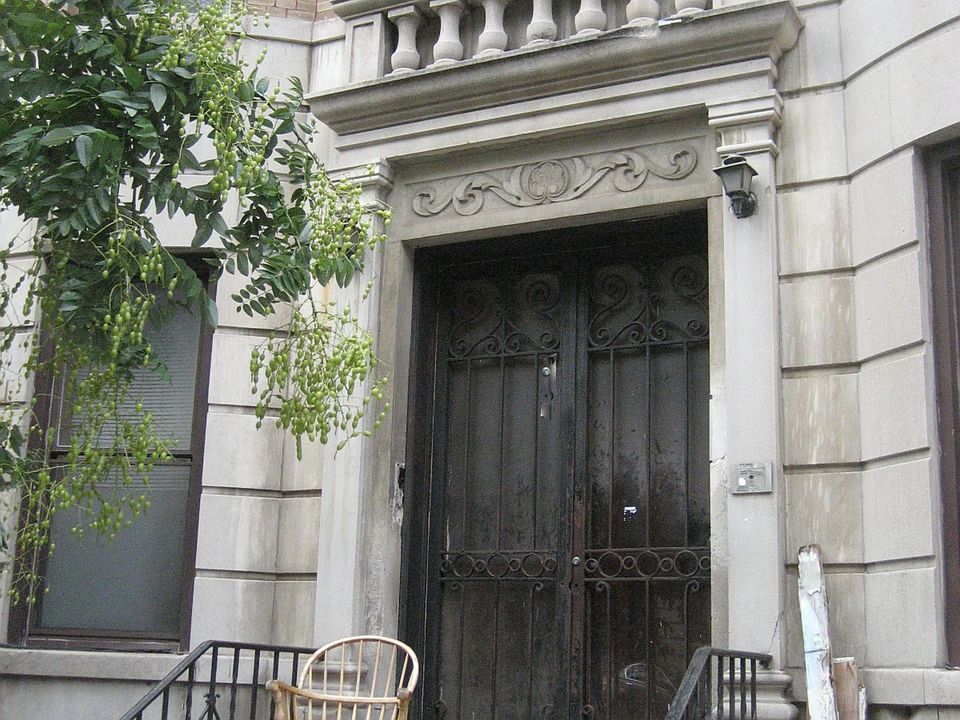 1st image of 250 New York Ave APT 2B