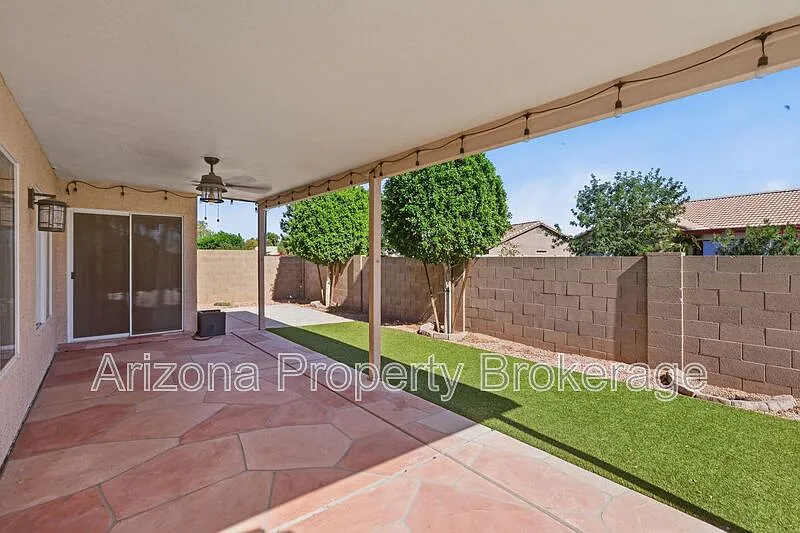 3 bed, 2.0 bath, 1336 sqft, $2,195 — Photo 4