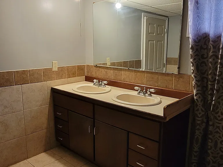 532 Riehl St — Photo 14