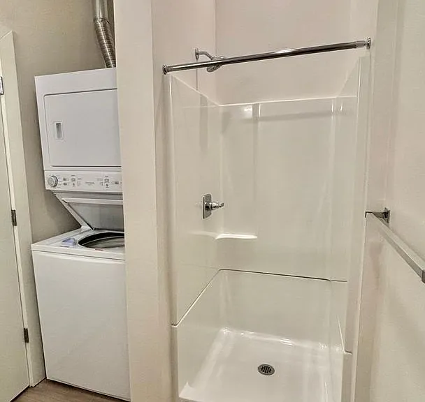 Vibrant Studio Apartment - Belmont St — Photo 26