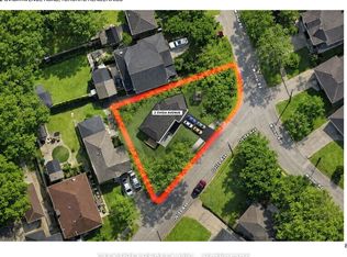 2 Ovida Ave, Toronto, ON M9B1E1