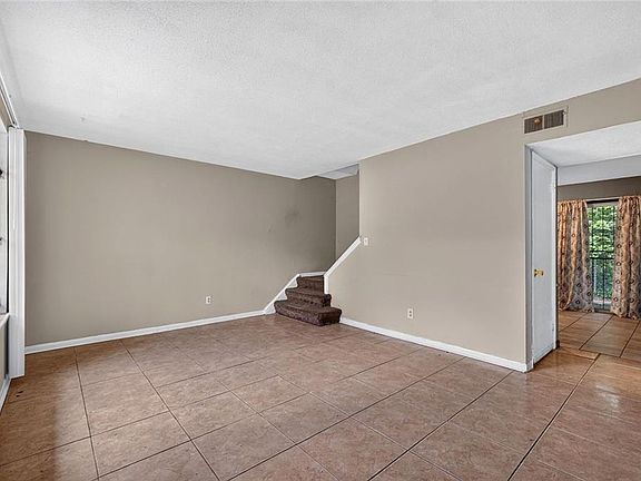 3rd image of 119 Peyton Pl SW