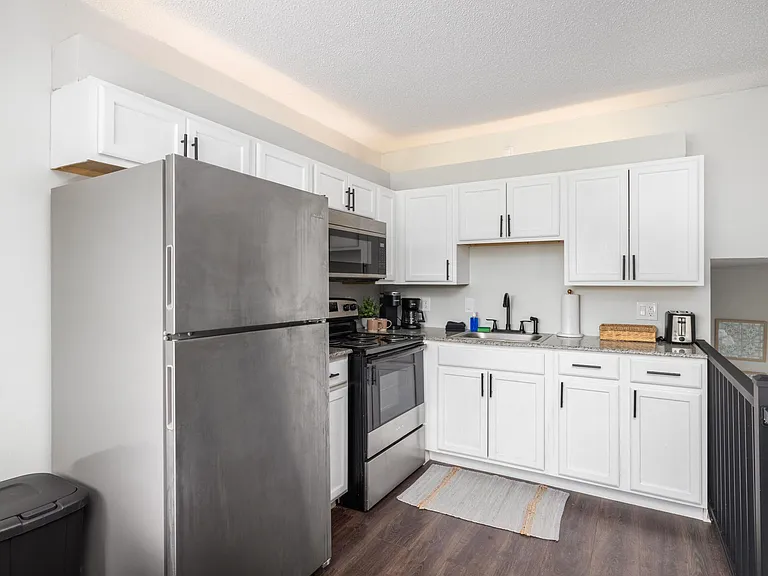 3804 Memorial Blvd #11 — Photo 3