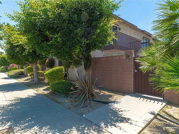 2nd image of 2231 Santa Fe Ave #13