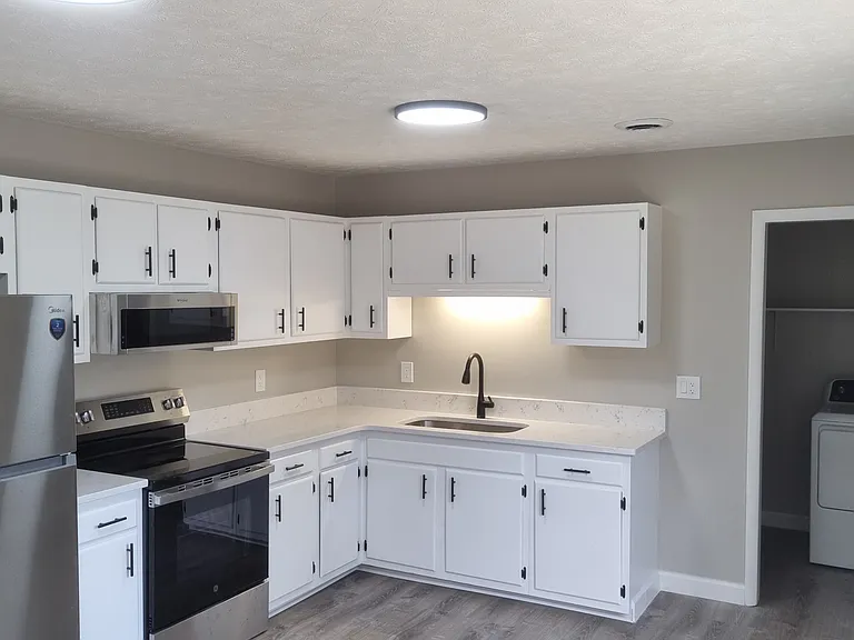 967 Sanchez Dr — Photo 2
