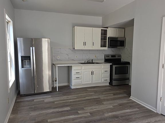 4th image of 811 Pierce St