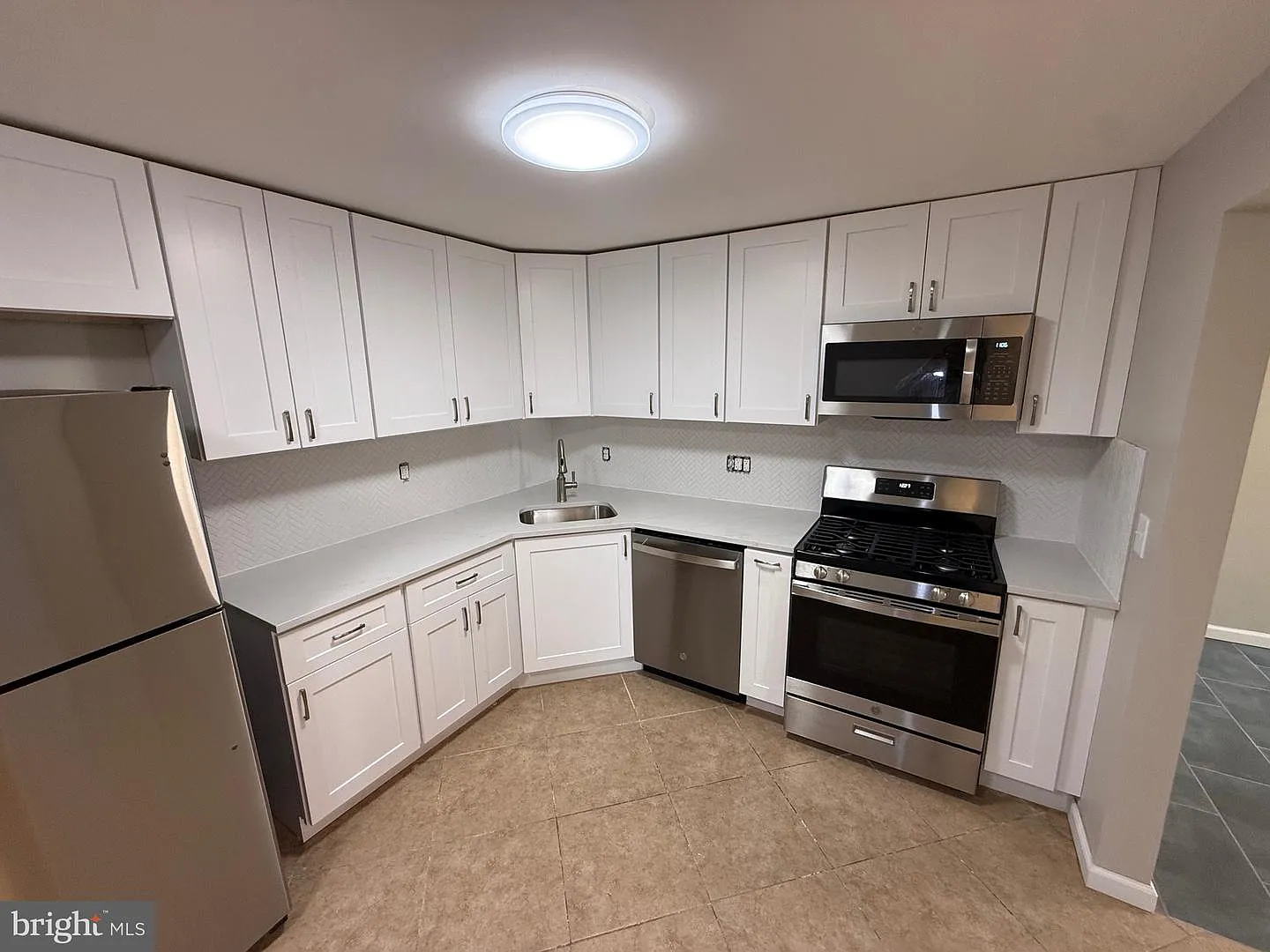 1 bed, 883 sqft, $1,900 — Photo 1