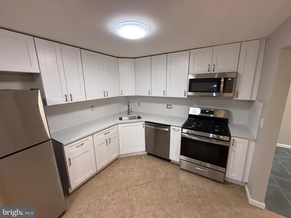 3339 Huntley Square Dr #T, Temple Hills, MD 20748