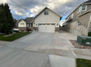 618 W Regent Garden Ln, Bluffdale, UT 84065