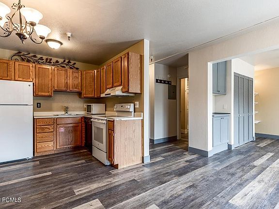 4th image of 1940 Prospector Ave #A