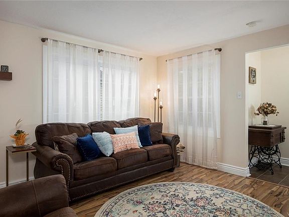 4th image of 29 Parkside Dr