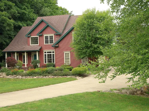 8070 Toski Dr, Girard, PA 16417