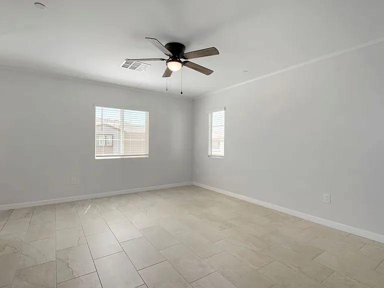 9493 Sky Pointe Dr — Photo 12
