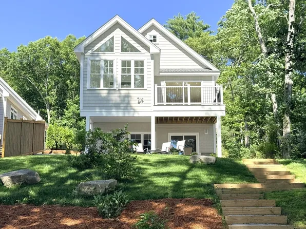 26 Laurelwood Dr, Webster, MA 01570