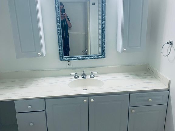 Bathroom vanity