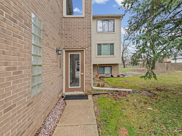 42375 Lochmoor St, Clinton Township, MI 48038