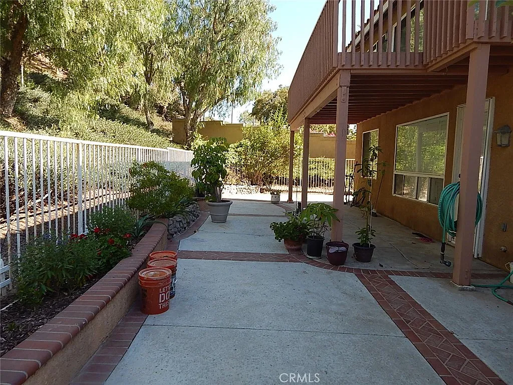 4 bed, 2.5 bath, 2266 sqft, $4,400 — Photo 2
