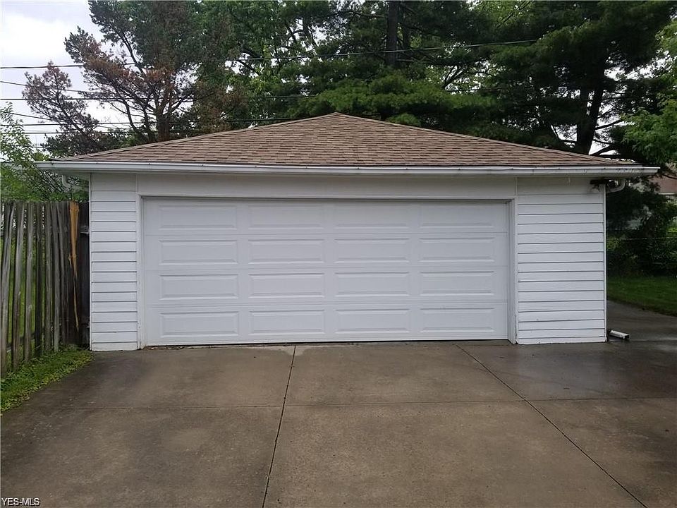 2nd image of 15813 Shirley Ave