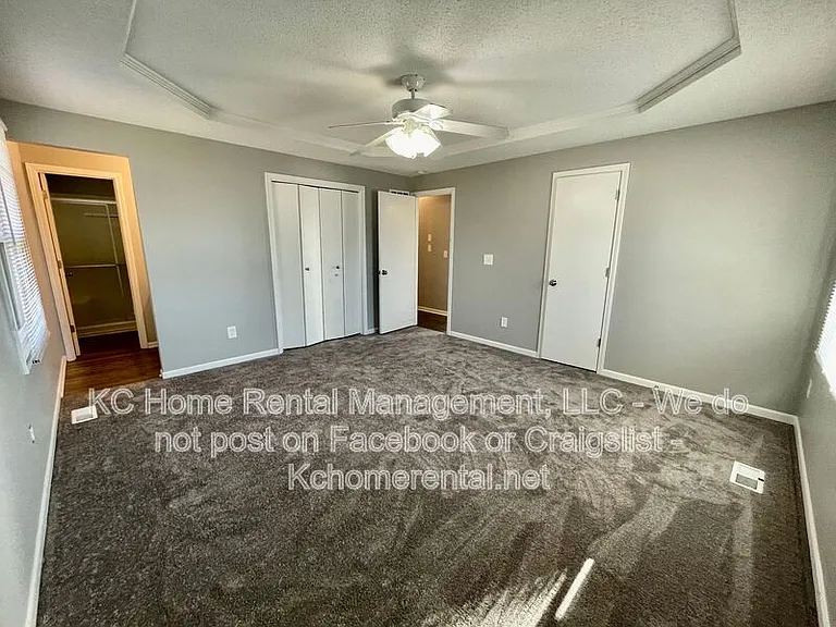 10606 N Oak Trafficway — Photo 18