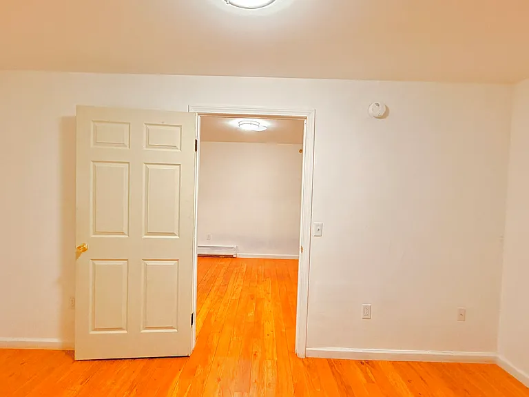 325 Main St #E — Photo 9