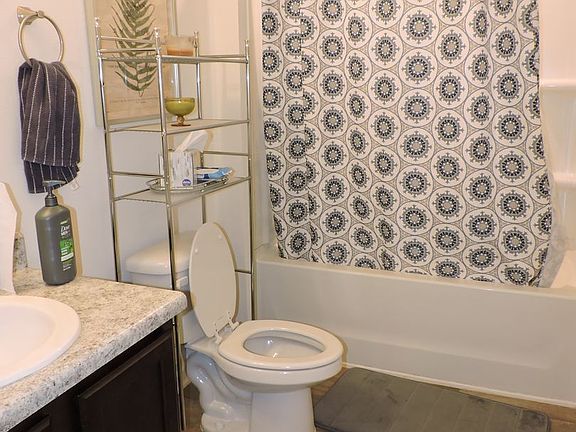3rd image of 6450 Churchill Cir