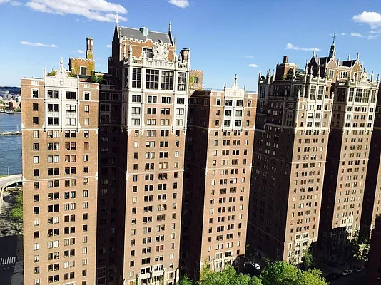 Rented by Level Group | media 77