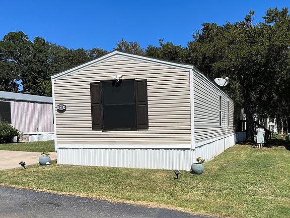 2nd image of 1033 Breezy Oaks