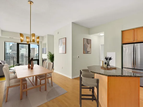 500 E Grant St APT 2504, Minneapolis, MN 55404