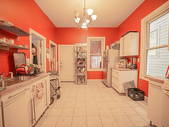 4th image of 2131 N Maplewood Ave