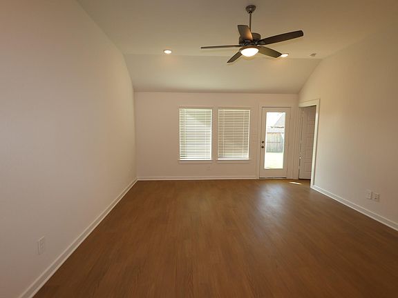 3rd image of 830 Falling Cave Dr