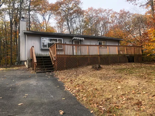 1480 Belgravia Dr, Tobyhanna, PA 18466