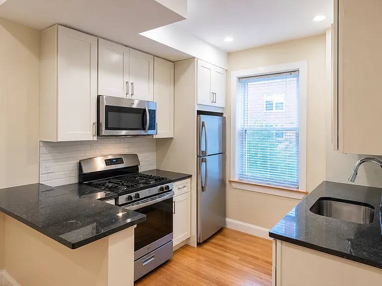 89 Kilmarnock St #8 — Photo 1