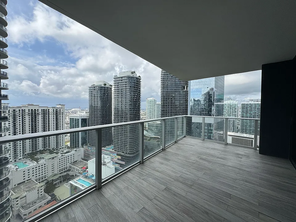 1010 Brickell Ave #3711