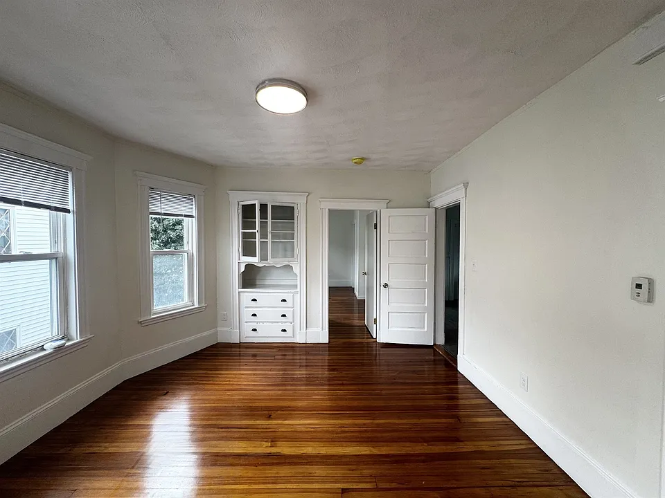 75 Conwell Ave #3