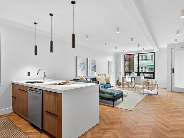 31 Bayview Avenue image 8 of 37