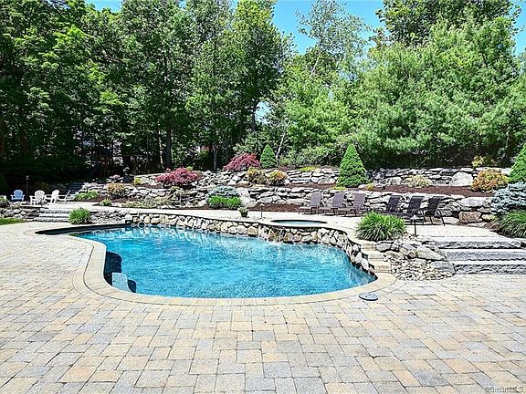 2nd image of 210 Country Side Dr