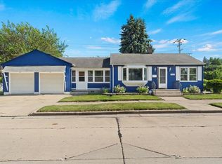 3021 Dwight St, Racine, WI 53403