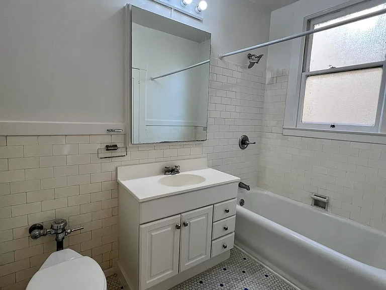 2940 Van Ness Ave #2 — Photo 9