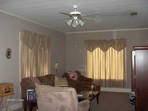 3rd image of 439 E Academy Ave