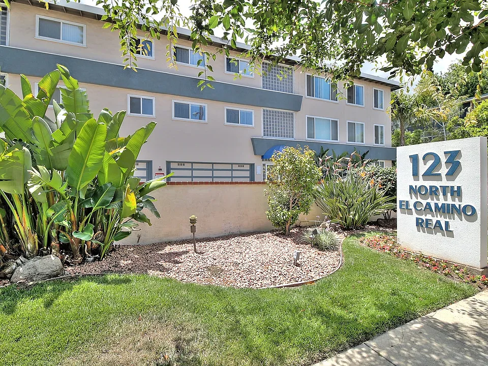 123 N El Camino