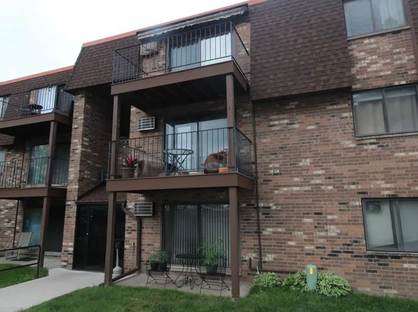 30675 Park St APT 211, Lindstrom, MN 55045