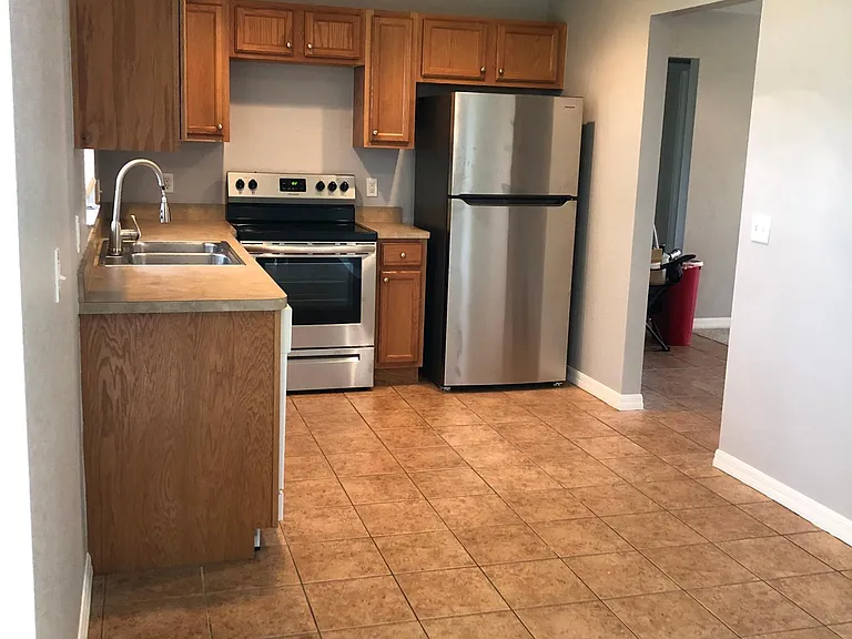 1035 7th St NE — Photo 3