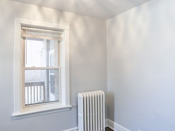 3rd image of 3947 N Hoyne Ave #1W