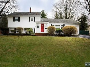 5 Windsor Ct, Norwood, NJ 07648