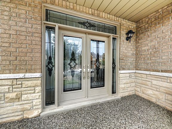 4th image of 22 Arctic Willow Rd