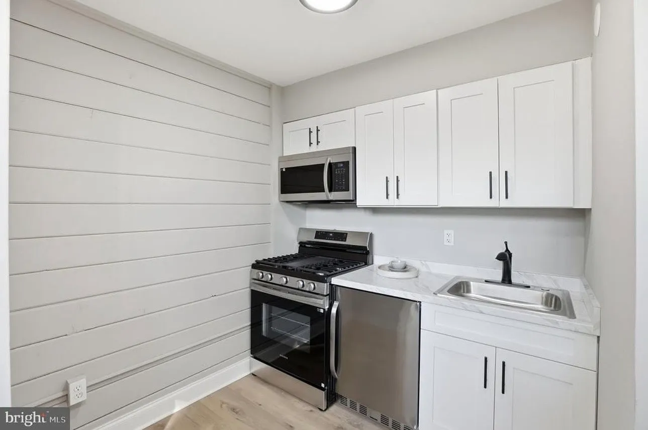 Studio, 400 sqft, $1,250 — Photo 4