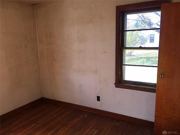 5th image of 630 E Main St
