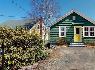 94 Queen St, Chester, NS B0J 1J0