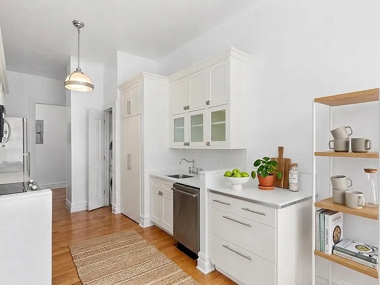 321 Columbus Ave #5A — Photo 3