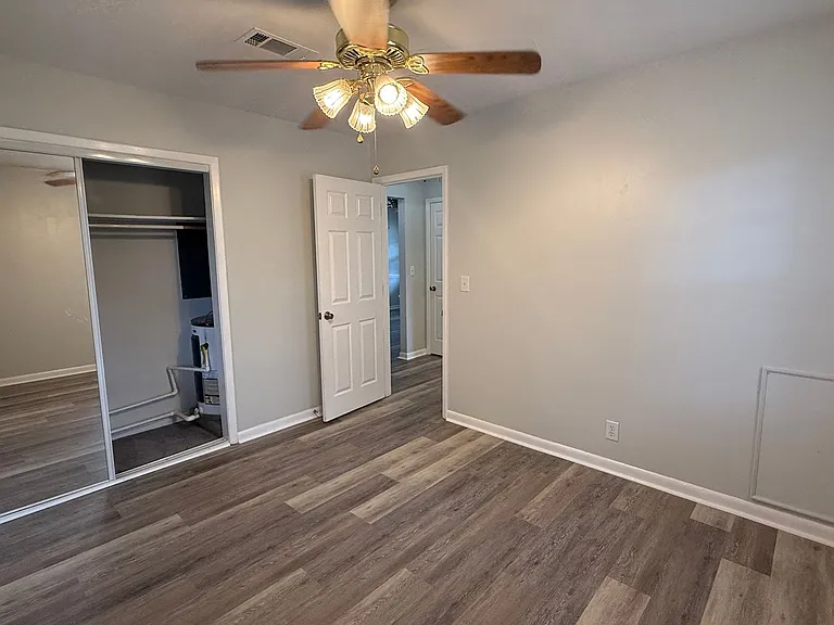 1746 E Avalon Cir #B — Photo 12